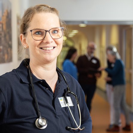 Reha-&Auml;rztin mit Stethoskop