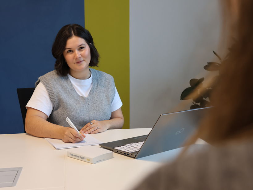 Personalerin im Bewerbungsgespr&auml;ch